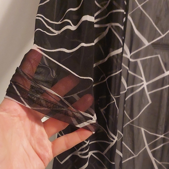 Sheer Geometric Black & White Open Cardigan - Picture 2 of 3